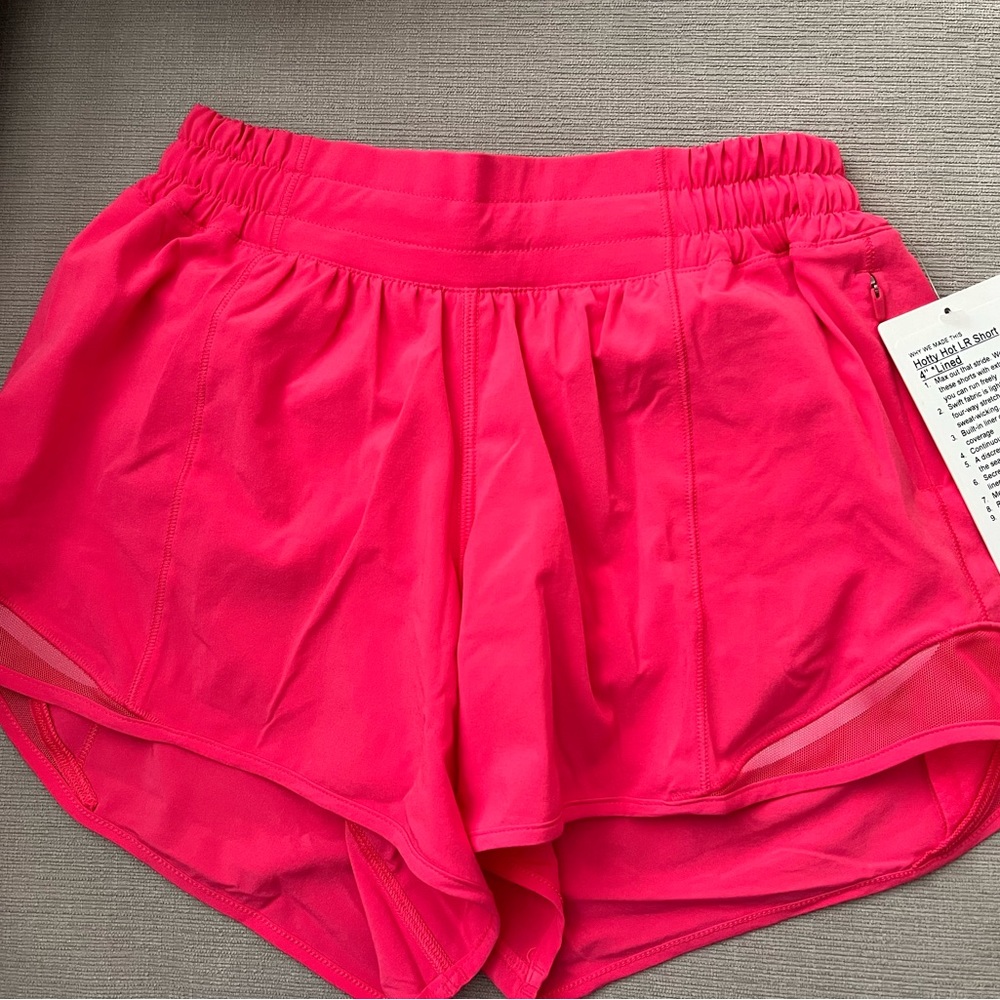NWT Lululemon Hotty Hot Shorts 4” Size 4